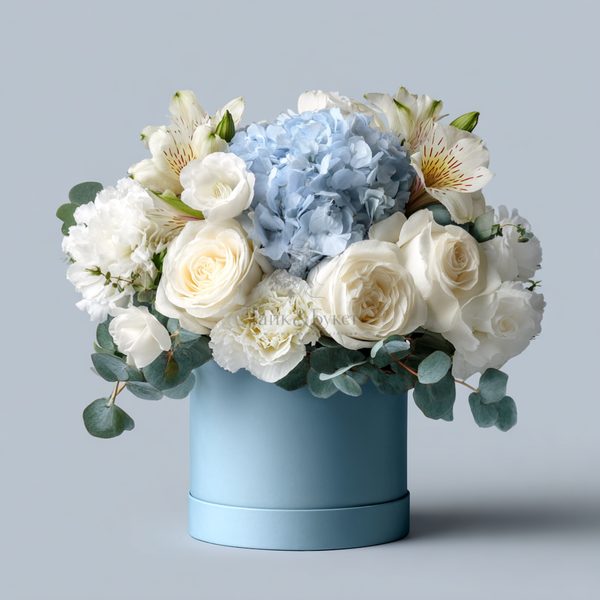Композиция в шляпной коробке «Нежная лазурь»
